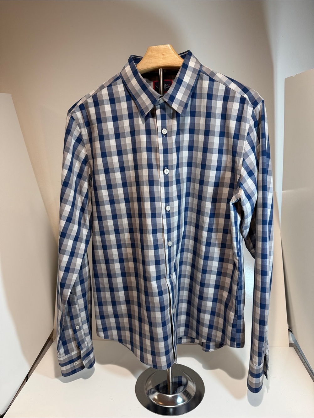 UNTUCKit Men’s Shirt. Size Medium. 100% Cotton